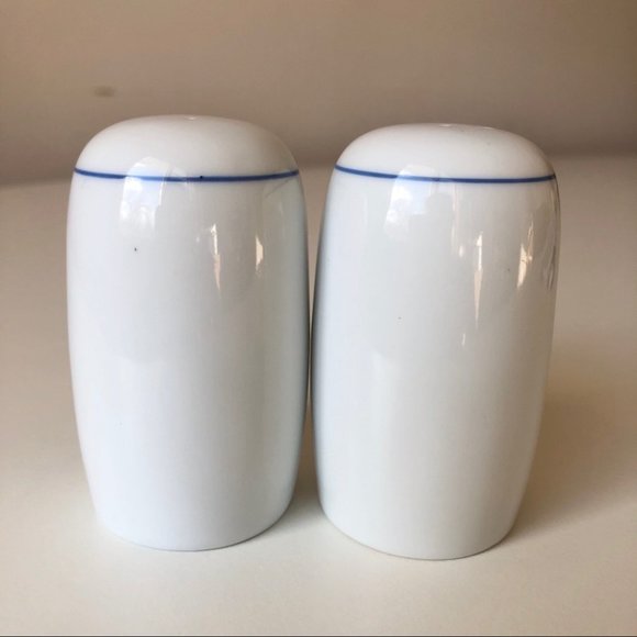 Vintage Walt Disney World Salt and Pepper Shakers White Blue - Picture 5 of 7